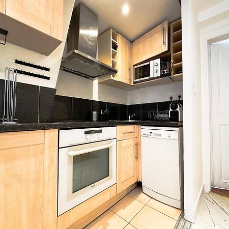 Apartment Colisee Paris Luaran gambar