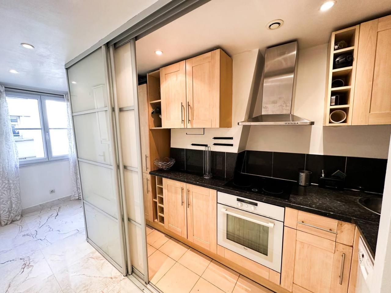 Apartment Colisee Paris Luaran gambar